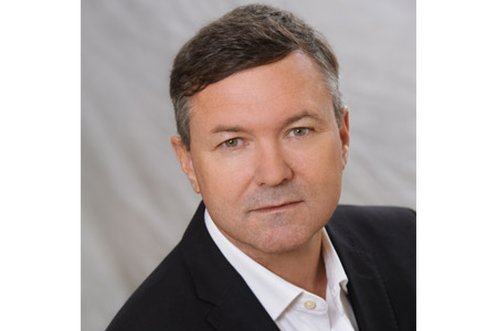 Portrait Gerd Holzschuh, Leiter Verkauf bei Regnauer Hausbau Portrait Gerd Holzschuh, Leiter Verkauf bei Regnauer Hausbau