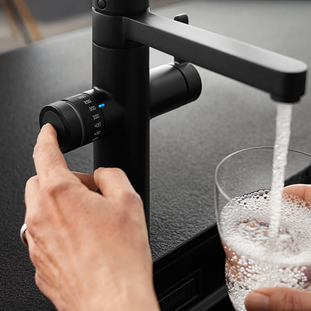 drink.hot Evol-S Pro in matt schwarz von BLANCO drink.hot Evol-S Pro in matt schwarz von BLANCO