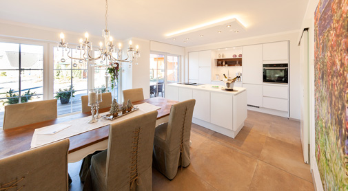 Helma Eigenheimbau Musterhaus bei Leipzig Esszimmer Küche