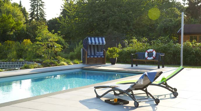 Symbolbild Garten mit Pool Symbolbild Garten mit Pool