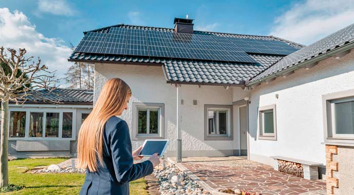 Photovoltaik-Anlage mit Wechselrichter von Fronius