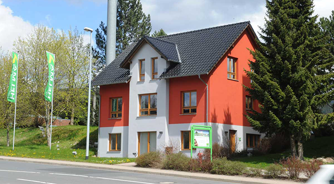 Helma Eigenheimbau Musterhaus in Zella-Mehlis Außenansicht