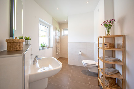 Badezimmer Stadtvilla Lugana von Roth-Massivhaus Badezimmer Stadtvilla Lugana von Roth-Massivhaus