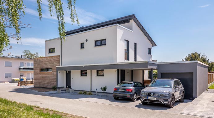 Außenansicht individuelles Pultdachhaus von Meisterstück-HAUS