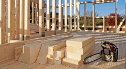 Holzständerbauweise Montage eines Fertighauses in Holzständerbauweise