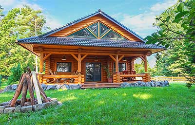 Léonwood Rundstammhaus "Elch" Außenansicht