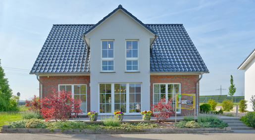 Helma Eigenheimbau Musterhaus bei Leipzig Außenansicht