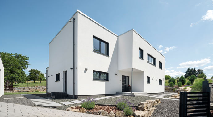 Außenansicht frei geplantes Haus im Bauhausstil von FingerHaus