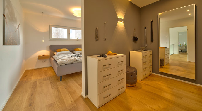 Schlafzimmer Musterhaus Stockhom von HELMA Eigenheimbau