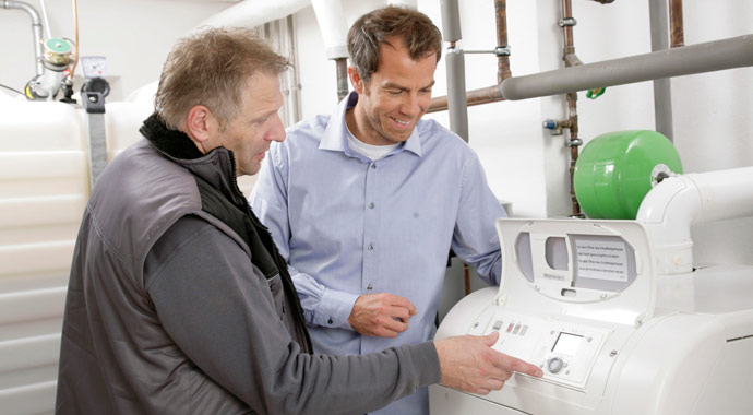 Handwerkergespräch zum Öl-Brennwerttechnik