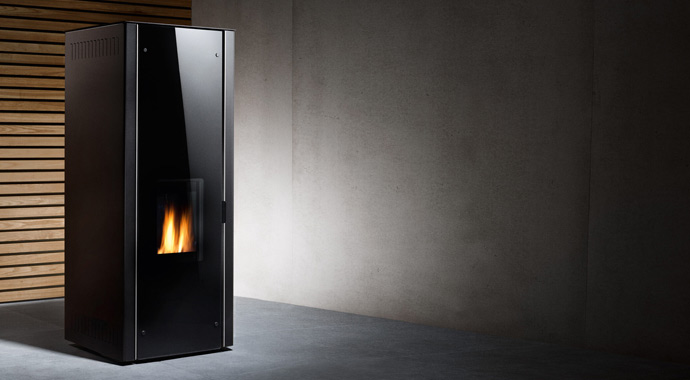 Wassergeführter Pellet-Kaminofen Logastyle Lamina von Buderus Wassergeführter Pellet-Kaminofen Logastyle Lamina von Buderus
