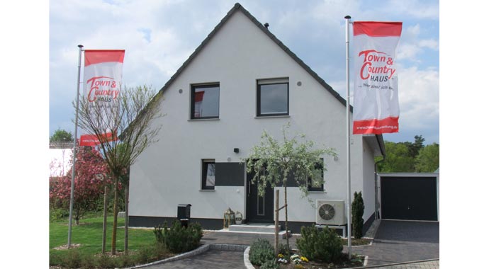 Town & Country Haus Musterhaus Raumwunder 100 - elegance Außenansicht