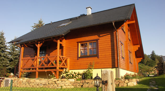 Allsend Holzhaus, Rose, Blockbohlen, ökologische Zellulosedämmung