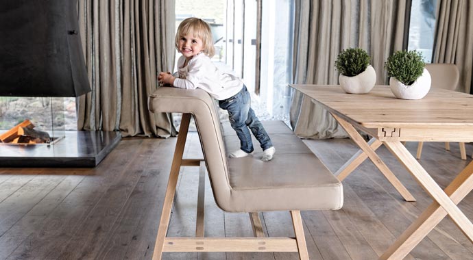 Sitzbank aus der Serie V-Solid von Voglauer