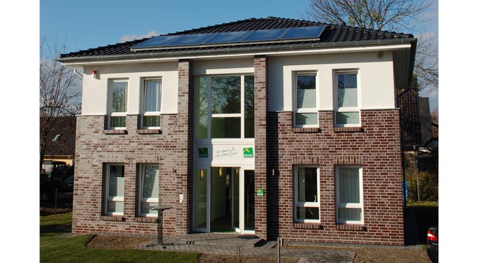 Helma Eigenheimbau Musterhaus in Teltow Außenansicht