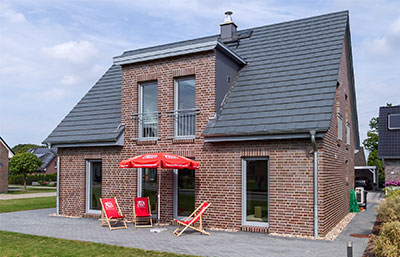 Town & Country Haus Musterhaus Flair 134 mit Klinker Außenansicht