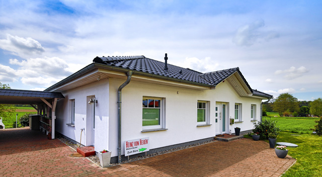 Musterhaus Tessin Außenansicht Eingang