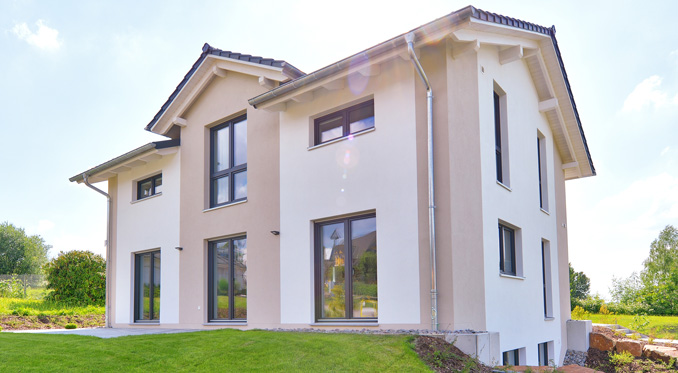 Helma Eigenheimbau Musterhaus als Sonderplanung Außenansicht