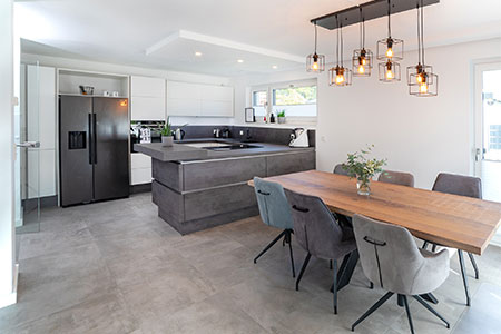 Essbereich Stadtvilla mit Walmdach von HELMA Eigenheimbau AG