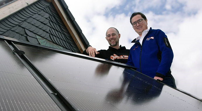 Qualität zahlt sich aus: Heiko Schultz und Martin Krick raten Bauherren zur gründlichen Prüfung von Photovoltaik-Anbietern Qualität zahlt sich aus: Heiko Schultz und Martin Krick raten Bauherren zur gründlichen Prüfung von Photovoltaik-Anbietern