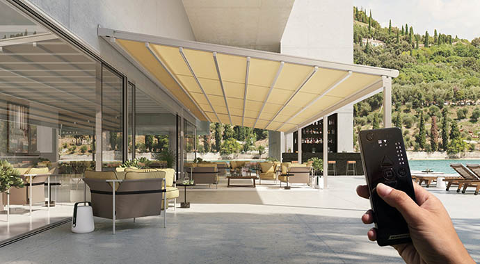 Smarter Sonnenschutz Funkgesteuerte WAREMA Produkte im Außenbereich wie Pergola-Markisen oder Lamellendächer lassen sich mühelos in die KNX Gebäudeautomation integrieren.