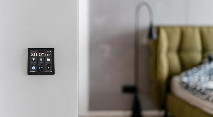 Das Shelly Wall Display ist immer aktiv und bildet sozusagen die Schaltzentrale für alle installierten Shelly Produkte. | Shelly Das Shelly Wall Display ist immer aktiv und bildet sozusagen die Schaltzentrale für alle installierten Shelly Produkte. | Shelly