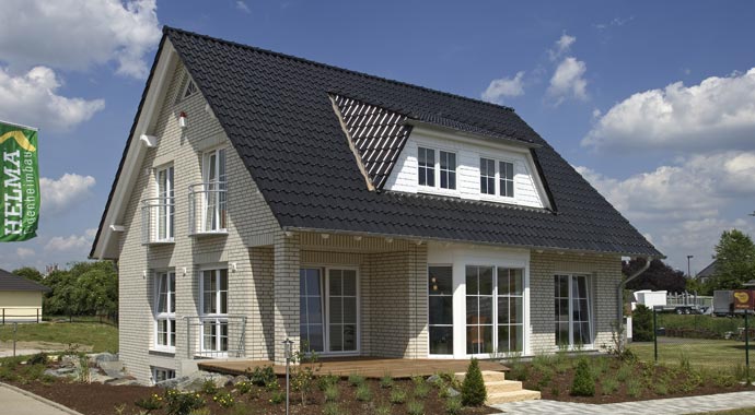 Helma Eigenheimbau Musterhaus bei Koblenz Außenansicht