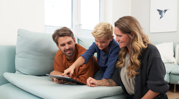 Junge Familie in der eigenen Immobilie Junge Familie in der eigenen Immobilie