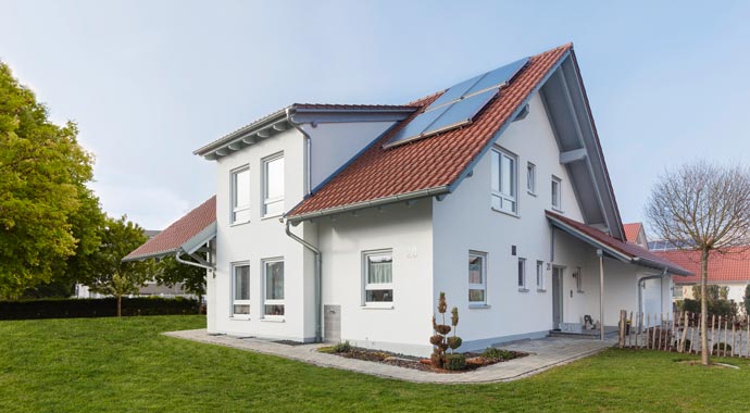 Solarthermie-Anlage auf Hausdach