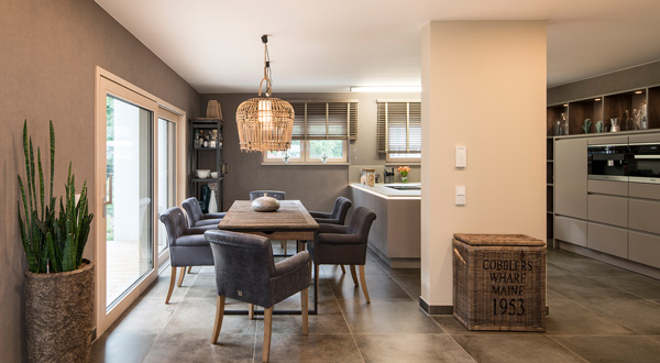 Küche und Essbereich Musterhaus Fellbach MEDLEY 3.0 von FingerHaus