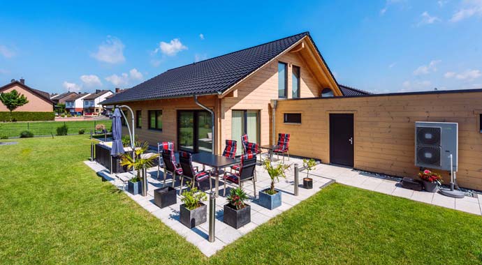 Außenansicht Massivholzhaus Düren von Fullwood Außenansicht Massivholzhaus Düren von Fullwood