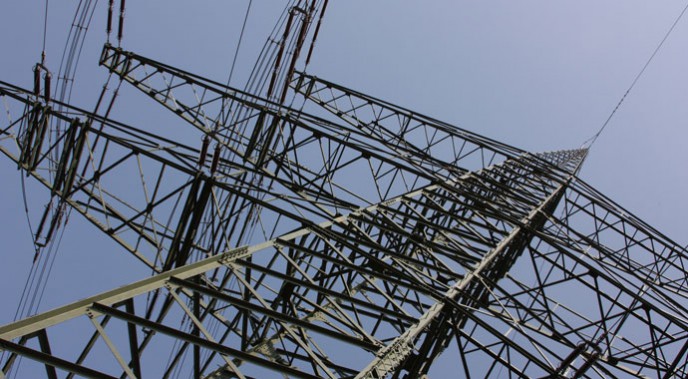 Elektrosmog entsteht zum Beispiel durch Hochspannungsleitungen