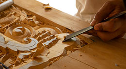 Symbolbild Schnitzereien