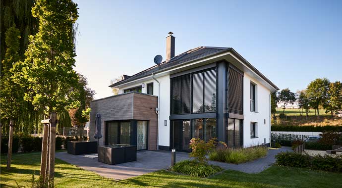 Außenansicht Stadtvilla Citylife 187 V von Favorit Massivhaus Außenansicht Stadtvilla Citylife 187 V von Favorit Massivhaus