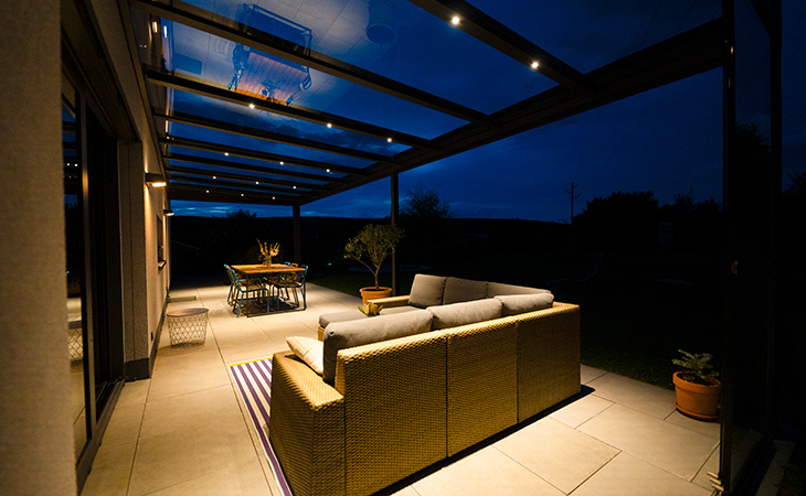 Beleuchtetes Terrassendach